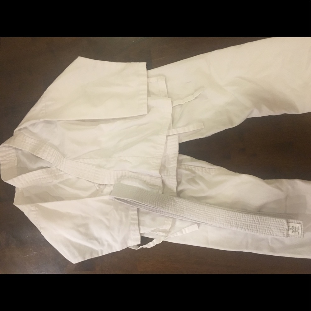 Unisex karate uniform.